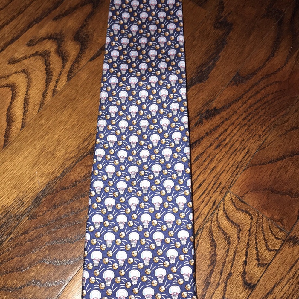 Vineyard vines men’s basketball tie